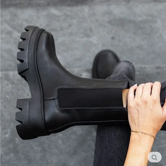 NEW IN BOX Thursday Boot Company Reign Chelsea Boots 7.5 - Picture 2 of 8